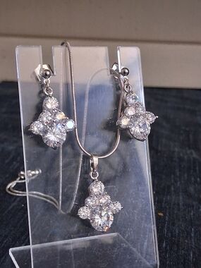 Sparkling White Crystal Cluster Necklace and Earrings Set 18k Gp White Gold